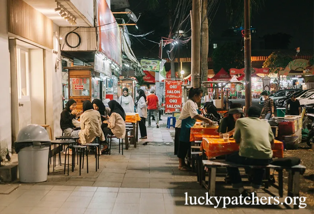 5 Kuliner Legendaris di Blok M yang Wajib Dicoba
